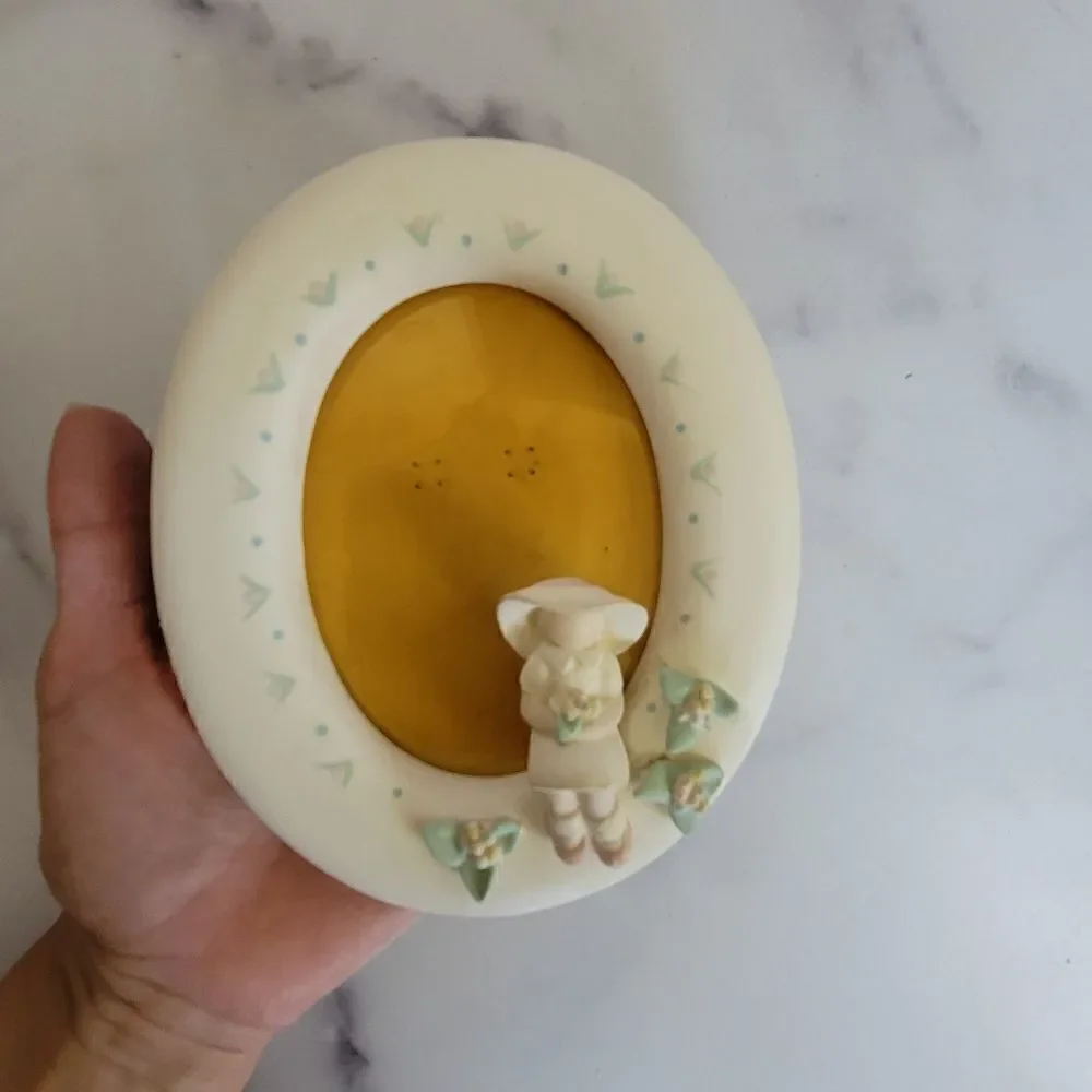 Bright touches Vintage 90s picture frame ceramic oval Victorian cottagecore